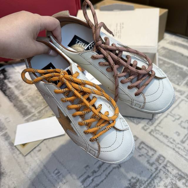 莞产 Golden Goose 新成员 Ture Star 抢先看给与美貌 的一双鞋子超软 超轻 超舒服高舒适与美学的结合～ 内增高4Cm左右～上脚舒适又增高