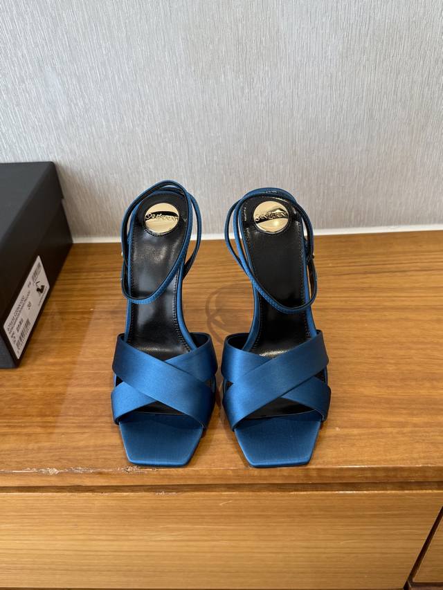 顶级品质 Saint Laurent Ss25 New Arrival～ 圣罗兰Ysl春夏系列新品 坡跟凉鞋 绝美 精致 优雅 性感尤物Ysl上脚超好看哦 Ys