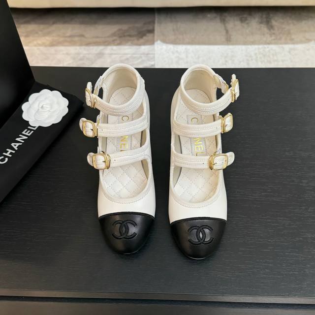 25S新款小香Chanel珠宝双C扣T字带玛丽珍单鞋 玛丽珍圆头鞋设计 可爱到爆炸富家千金即视感 复古甜美减龄拿捏了！玛丽珍独有的高贵质感 可尽情实践关于美的各