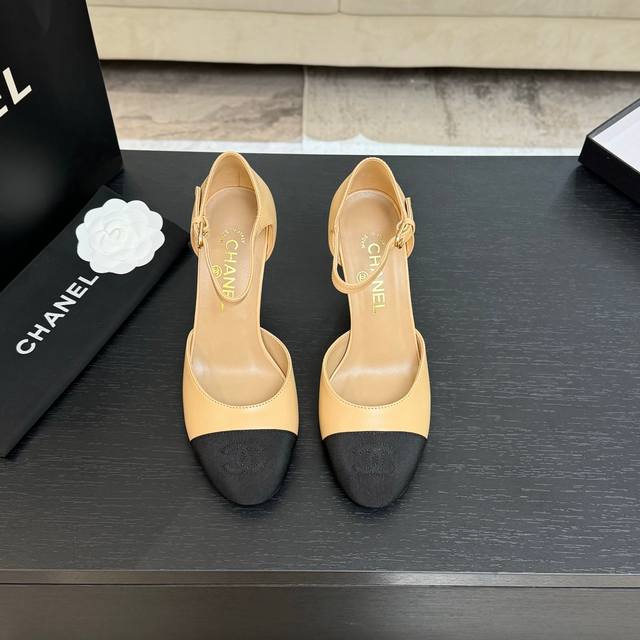 Chanel 25B新款高跟凉鞋系列单鞋 绝美双C Logo系列很难不爱 鞋面羊皮 内里羊皮 真皮大底 原版开模山茶花 跟高平底 8Cm Size:35-39