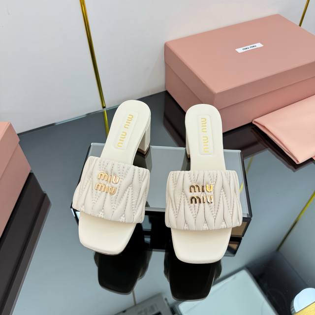 顶级版本，全羊皮，超软羊皮垫脚！！！ Miumiu2025Ss春夏新款高跟底小羊皮凉鞋拖鞋顶级版本 Zp开发 原版拆卸 对版菱格纹 秒杀市面普通版本，Miumi