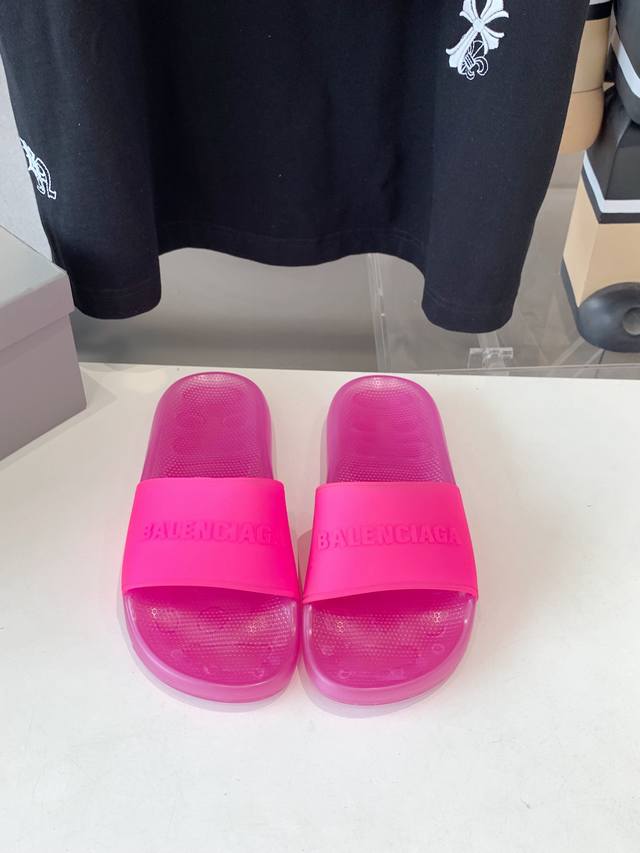 出厂价P 情侣款Size:35-40玫红没男码 Balenciage 巴黎世家 Pool Crocs 合作款厚底拖 原版1:1还原，气垫鞋底，舒适度满满，所有鞋