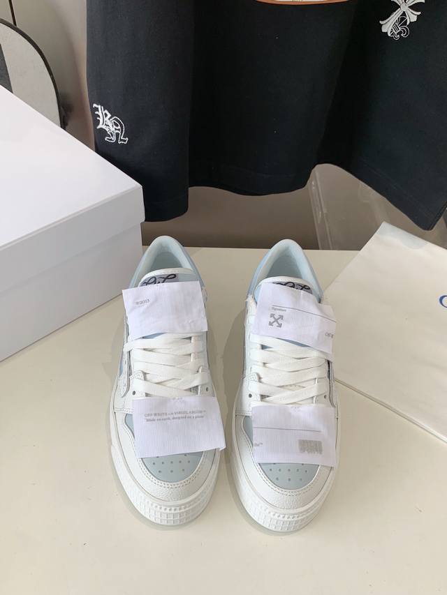 出厂价P Off-White2025年早春新款， Off-White是这几年流行的时尚潮流， 原数据打造的一双见一眼就想拥有的美鞋 鞋面:头层牛皮 内里:牛皮