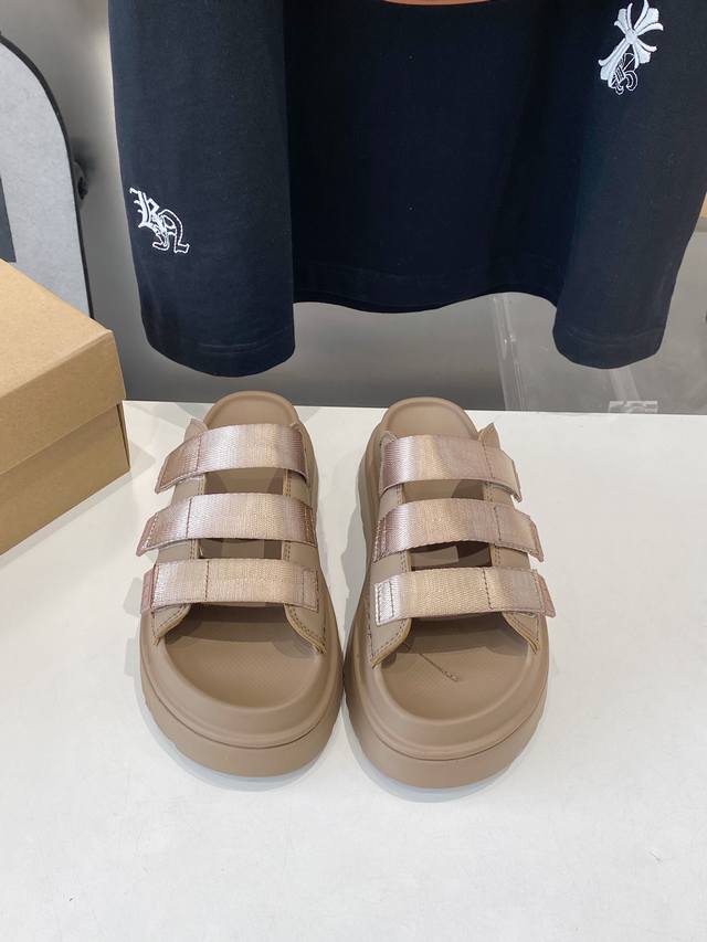 出厂价P Ugg~25Vs春夏爆款松糕厚底凉鞋系列 松糕厚底凉拖 主打一个随心索性 简单大方不失优雅 多巴胺凉拖！夏天的专属浪漫！！ 面料:原版定制牛皮魔术贴