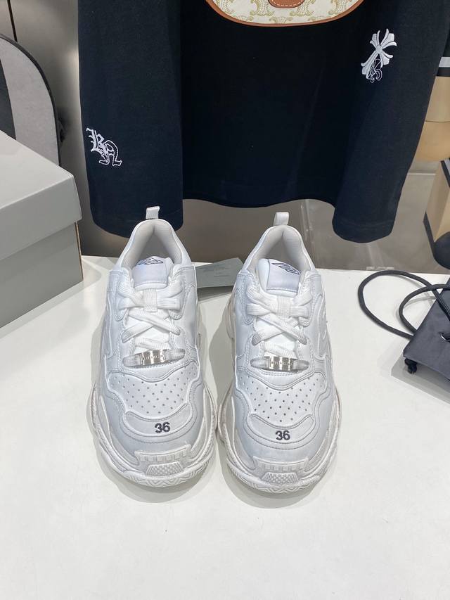 出厂价P Balenciaga 巴黎世家最新爆款 Sneaker系列 休闲 老爹鞋 运动鞋 整体鞋型汲取了Balenciaga Track和Balenciaga