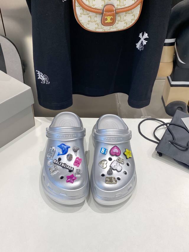 出厂价P Balenciaga X Crocs 联名洞洞鞋 巴黎世家Balenciaga X Crocs春夏最新情侣款洞洞鞋，25春季新款黑马单品,海内外时尚博