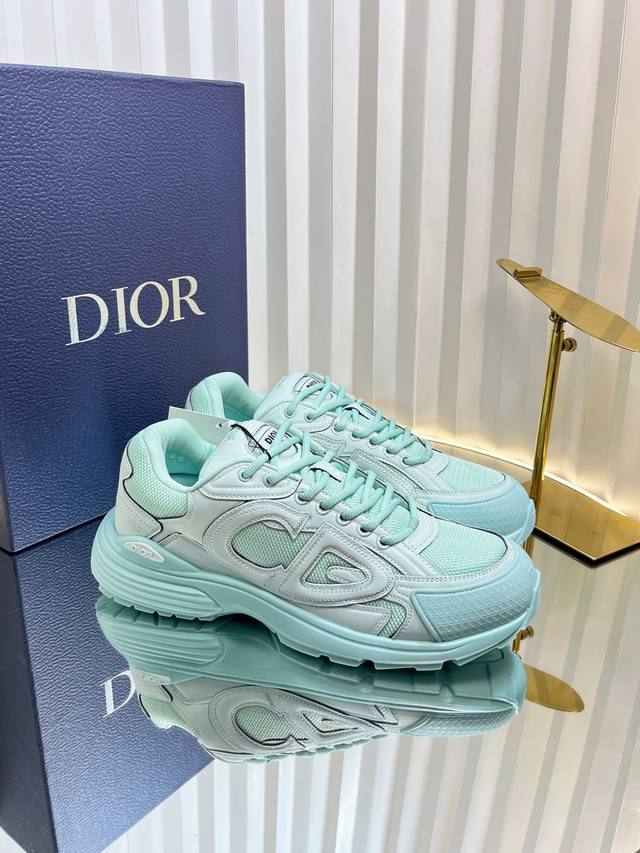 代购级 情侣款 Dior B30 联名款 迪奥最新火爆情侣休闲鞋 撞脸Nb？现已是D奥B30 时代 顺应复古市场趋势的 Dad Shoes 风格鞋款！ 鞋舌上的