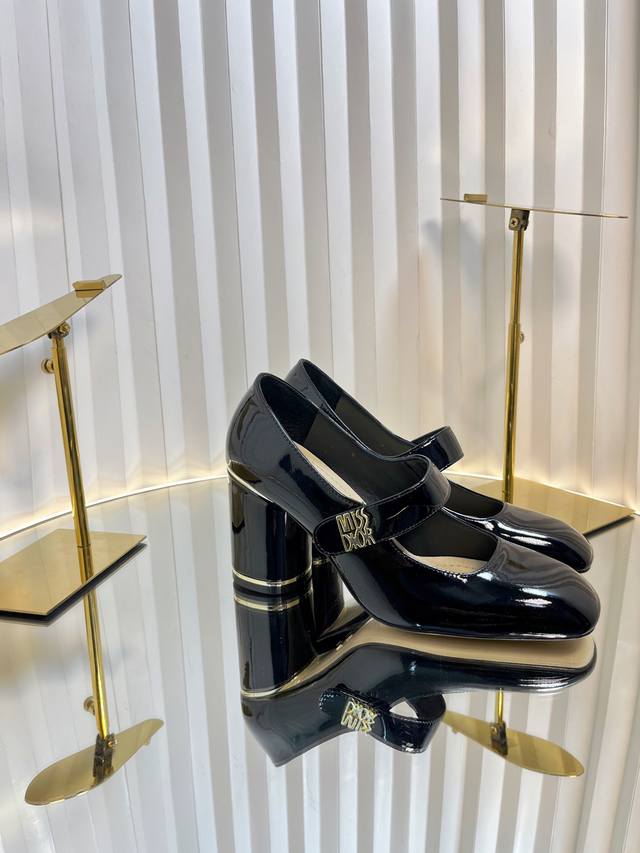 Dior 迪奥 2025秋冬最新时装秀高定系列 Miss Dior 粗跟方头玛丽珍芭蕾舞女鞋 Cd字母Logo五金珐琅方扣低跟一圈带中古女单鞋 原版开发顶级高端