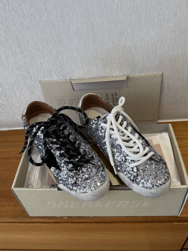 顶级品质 Ggdb小脏鞋2025最新配色 Ggdb限定版Truestar银色亮片薄底运动鞋 Bling Bling非常漂亮闪闪发光～真的美到爆炸 一年四季都可以