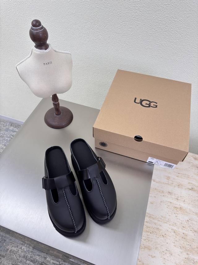 Ugg炫金家族凉鞋高能助阵 厚底 包头拖鞋 黑色小牛皮 鬼马女孩大变身 精灵可露丽配色搭配 Ugg厚底复古玛丽珍随穿随走一脚蹬 7Cm轻盈厚底，舒适又自在廓形鞋