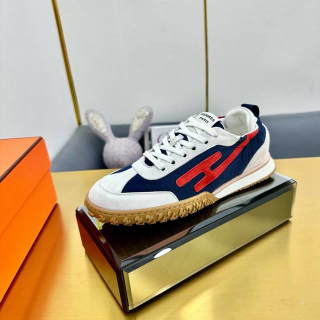 男+50 顶级版本 Hermes 爱马仕休闲鞋情侣款 H家 四季新品运动鞋 H家 Heros 运动鞋新品 简约鞋面牛皮牛筋面，轻盈舒适透气！运动感十足！顶级精品