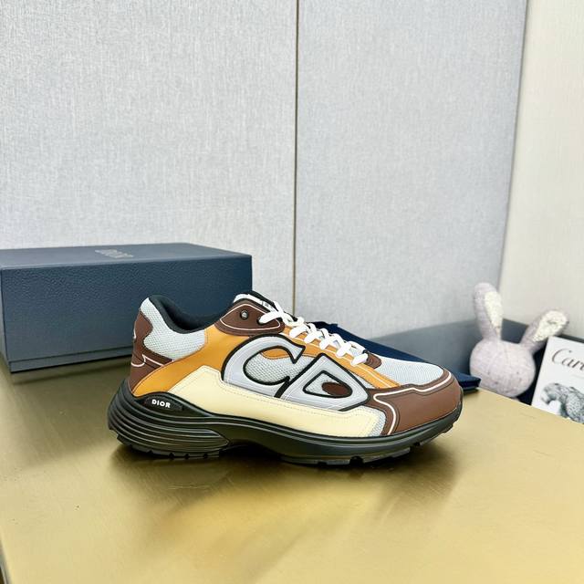 Dior迪奥 老爹鞋 秀场最新Star系列 这款 Star 老爹运动鞋是二零二四秋季新品，以时髦复古风格丰富经典系列。精心制作，可全年与休闲造型搭配 顺应复古市