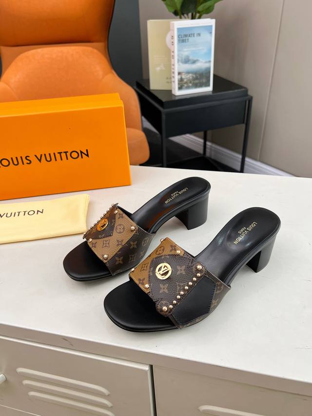 真皮底可定做+30 Louis Vuitton路易威登 春夏最新款 此款Lv Frame 平底凉拖拼Monogram 与 Monogram Reverse 帆布