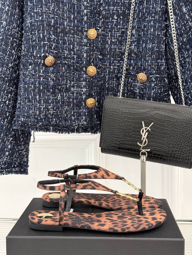 厂价 Saint Laurent 圣罗兰25Ss 春夏新品夹脚凉鞋 精致时髦精必备单品 鞋面采用原版定制材质 内里踮脚混种羊皮 意大利进口真皮大底 Size：3