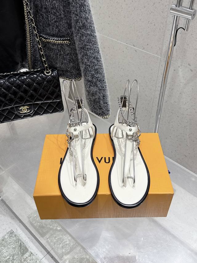 顶级版本 Louis Vuitton 路易威登 25最新 Vibe 链条 平底人字 Lv一字带凉鞋 鞋面：牛皮原版金属链条 垫脚：羊皮 鞋底：意大利加厚真皮大底