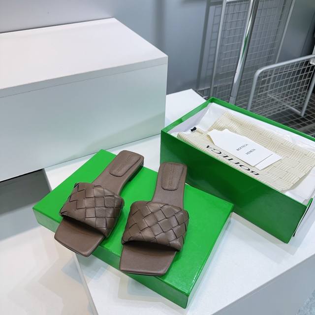 高品质出厂 ！顶级品质Bottega Veneta葆蝶家25春夏新款Bv Blink编织简易方头平底拖鞋系列！重工全真皮手工编织！ 简直Bv最新天花板啦 百搭春