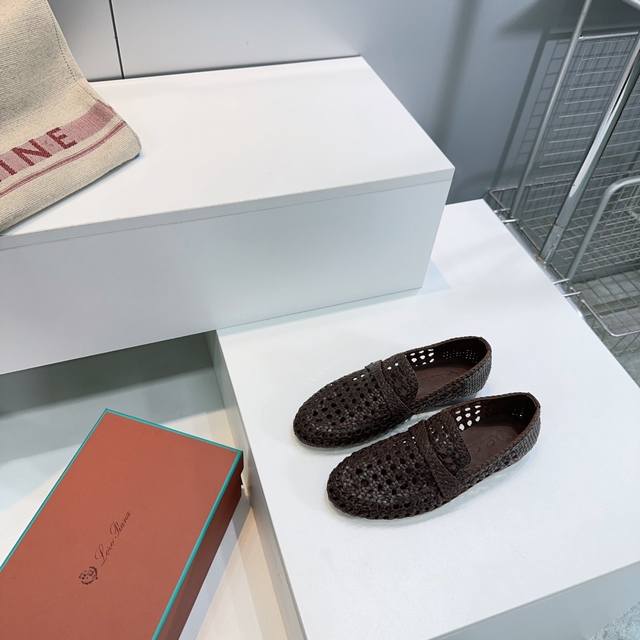 高品质出厂530！顶级品质代购级别！Loro Piana 诺悠翩雅 L 春夏新款牛皮手工编织镂空乐福鞋老钱风复古单鞋！ Leon乐福鞋的设计灵感源自标志性Sum