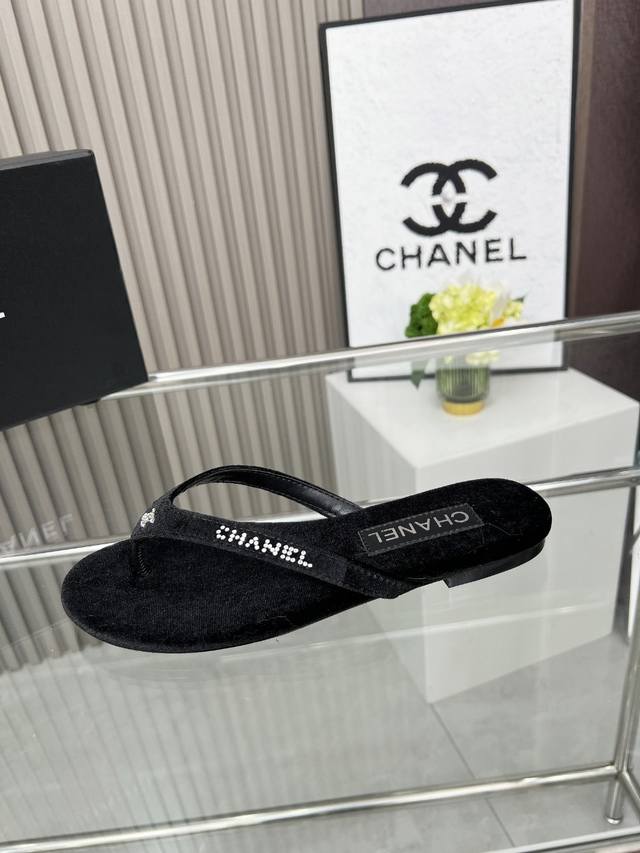 Chanel 香奈儿 25S 平底夹脚人字拖鞋升级版：码数36-44 41-44定做不退换 出厂价Pp：真皮底