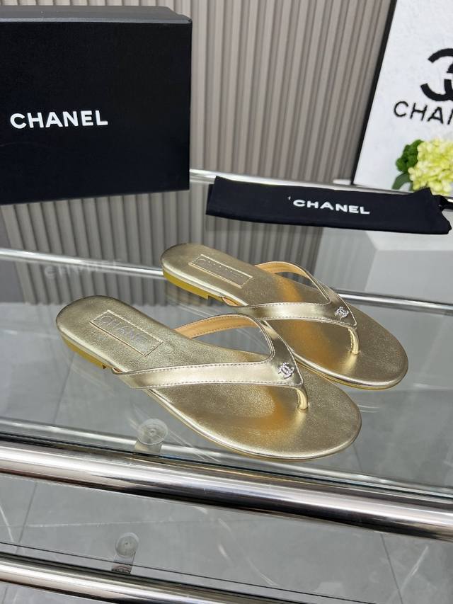 Chanel 香奈儿 25S 平底夹脚人字拖鞋升级版：码数：36-44 41-44定做不退换 出厂价Pp：真皮底
