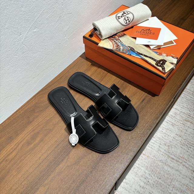 出厂价Pp： 赠送随机搭配丝巾 品牌：Hermes官网最新色系 编号：H01-211010 颜色：黑色白线 码数：35-40全码 34 41 42定做不退不换