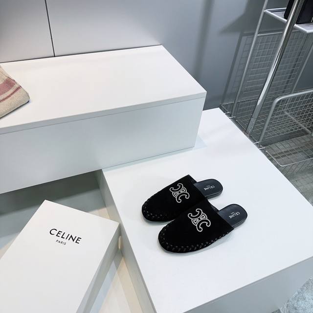 高品质出厂 ！顶级品质Celine 赛琳25春夏刺绣经典凯旋门Logo包头平底半拖！春夏新款慵懒随性半拖，高级感十足 网红Ins种草神器、非常复古风、气场十足单