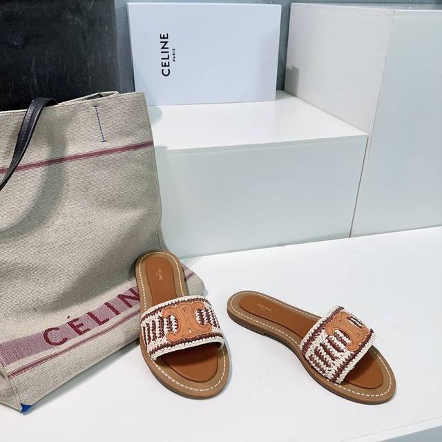 高品质出厂 ！顶级品质Celine塞琳 2025春夏新款凉鞋 凯旋门英伦风平底微标凉鞋平底拖鞋！ 简约大气时髦 耐看不过时 是时尚圈永不退潮的经典所在，复古的英