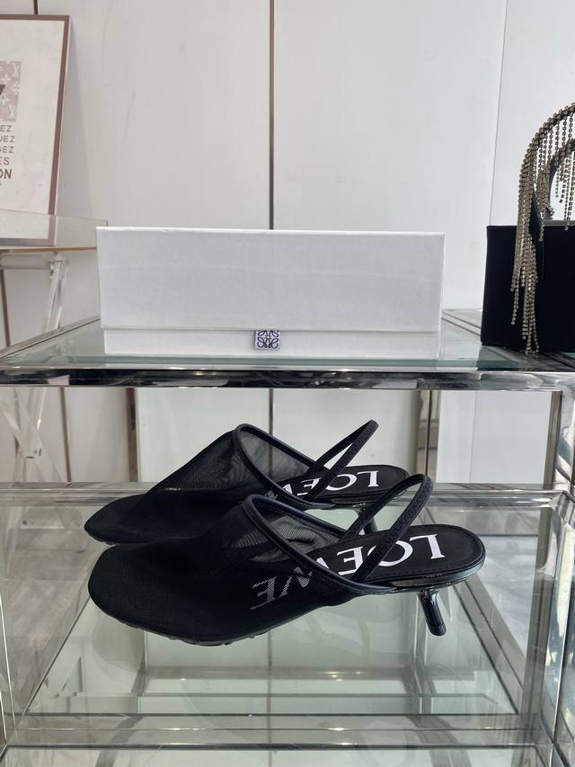 Loewe 罗意威 25Ss新品 简约 网纱高跟拖鞋 凉鞋 最近大热的一款拖鞋 不能错过的必入款 没有任何繁杂装饰 质感极好的Vintage感 纯粹和极简做得利