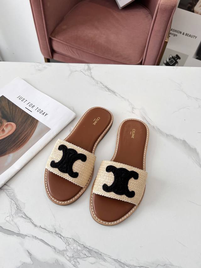 Celine 赛琳 春夏新品一字拖鞋 鞋面采用真丝面料压花工艺，大底真皮沿条组合质感非凡上脚超级好看 码数：35-41 41定做不退换