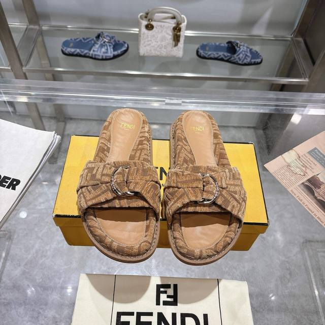 冲量价: 芬迪双F花布面拖鞋，35-46