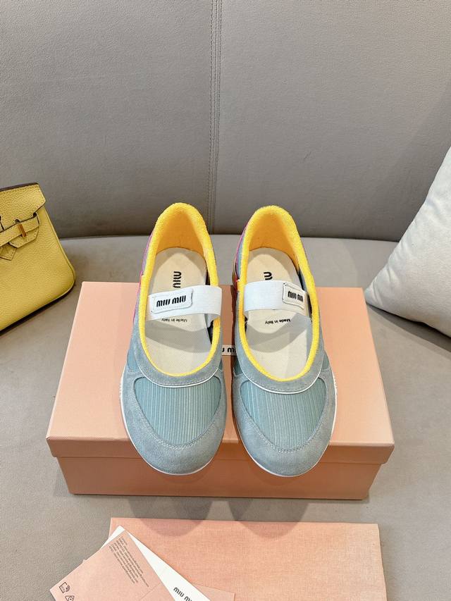 冲量价: Miu Mi* 春夏新品 代购级别 我是细节控 面料对版Zp单薄清透 区别于市场不对版厚面料 皮料对版Zp轻微擦旧 随性而为 复古时髦 百搭舒适 新爆