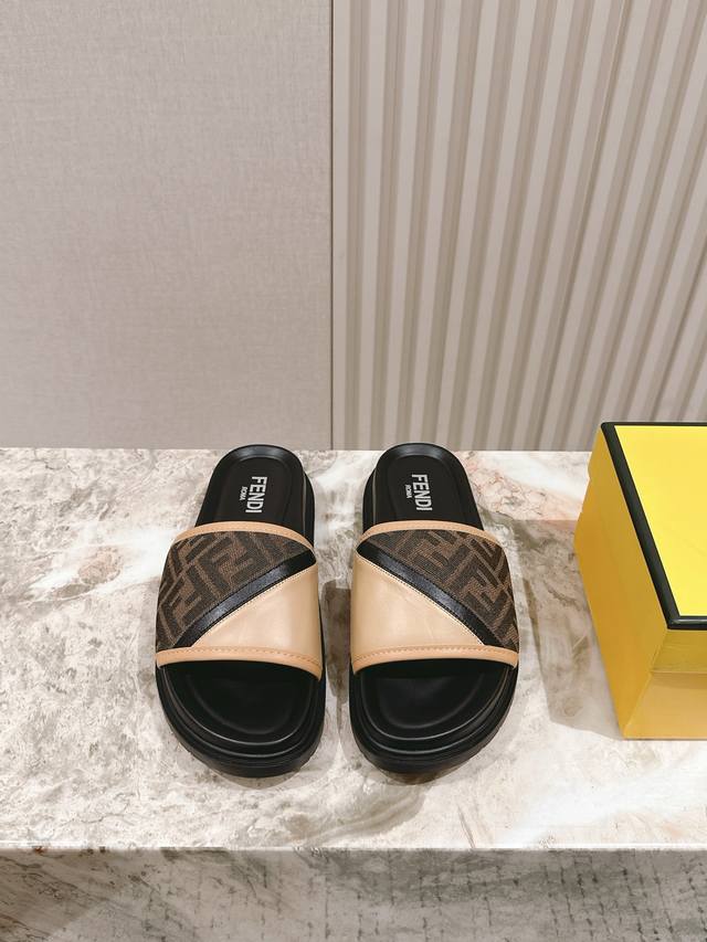 男票 225 Fendi 芬迪走秀主推拖鞋系列，新品上线，芬具桌脚设计灵感改创于今年秀场的主推系列鞋履 当季新品拖鞋，众所周知，鞋子永远设计为高级感满满的，高端