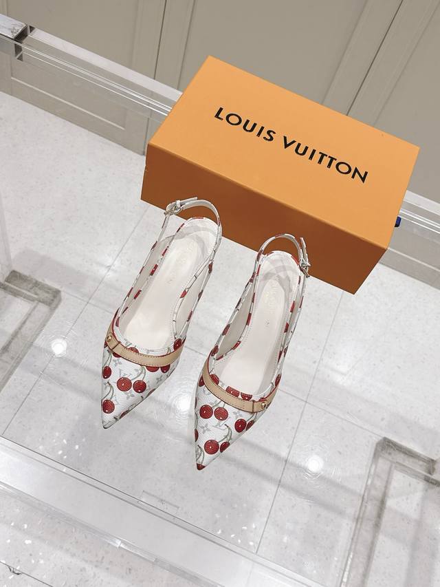 L V 村上隆联名 系列 顶级品质 Louis Vuitton Ss25 New Arrival～ Lv.2025春夏系列｜尖头高跟鞋新品 鹰嘴小尖头搭配镂空皮