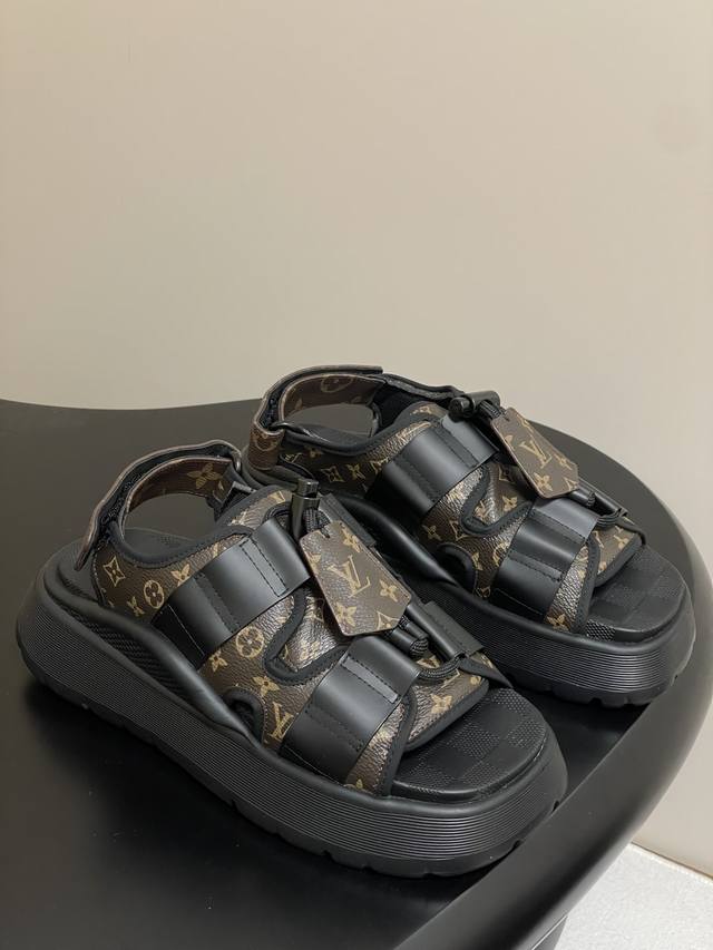 25Ss夏季新款Louis Vuiteeon Lv Chameleon Comfort 凉鞋 厚底休闲运动凉鞋 本款 Chameleon凉鞋拼合帆布和绒面牛皮革
