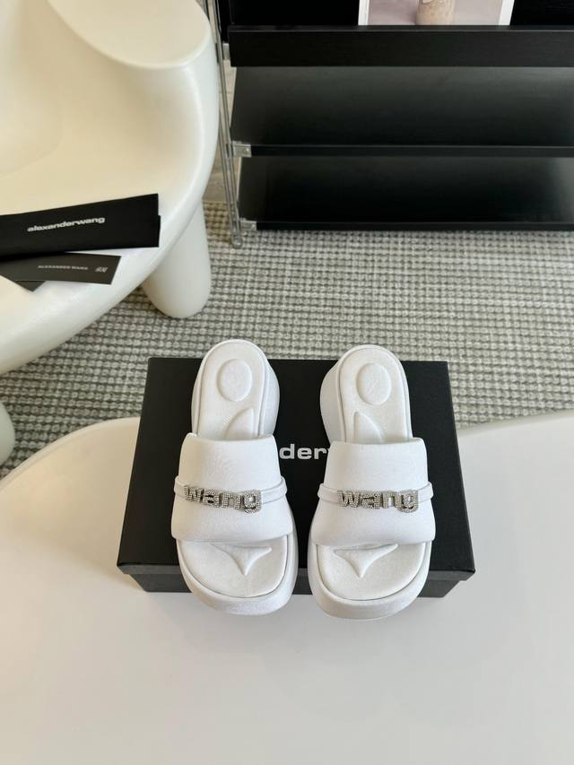 无钻 带钻 Alexanderwang Aw新款厚底拖鞋 小白同款上脚，时髦到不行。上脚舒适方便，大厚底真的是矮个儿福音！大底带有点坡度， 码数：35-39 4