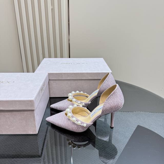 厂价 Jimmy Choo｜周仰杰经典珍珠尖头高跟鞋 我们家Jc一如既往品质优越 低调不失华丽 性感又不显张扬说的就是这款 上脚太好看了 鞋型是大家都爱的秀气款