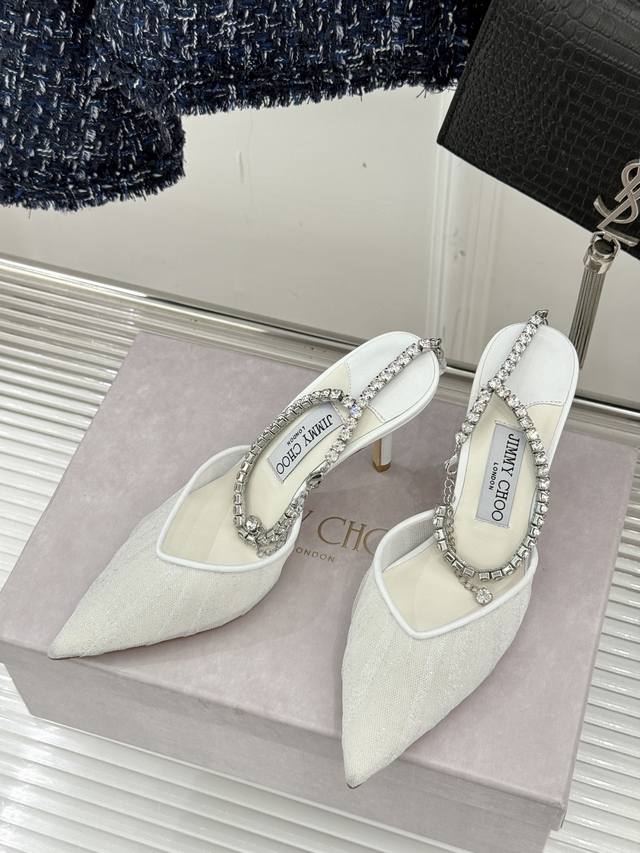 Jimmy Choo｜周仰杰经典水钻链条高跟鞋 我们家Jc一如既往品质优越 低调不失华丽 性感又不显张扬说的就是这款 上脚太好看了 鞋型是大家都爱的秀气款 非常