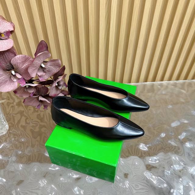 Bottega Venet* 凉鞋 单鞋 葆蝶家Bv最新款Adamo系列 女款两穿乐福鞋 原版购入开发 做货 Bottega Veneta 以 90年代自由随性