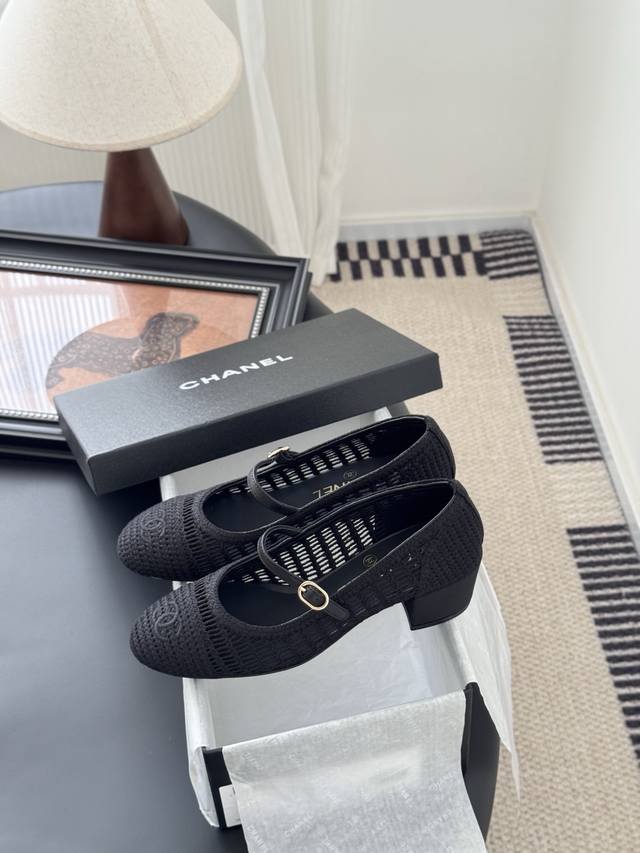 Chanel 25S新色芭蕾舞鞋 原版1:1复刻 经典中的经典 无论搭配裤装还是裙装都是完美 小圆头的设计很好的修饰脚型 ，小仙女们必备！ 跟高平底 5Cm 码