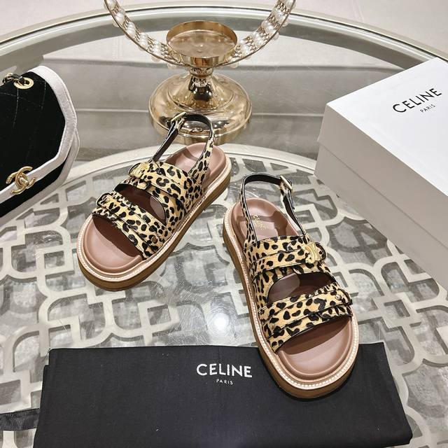 高品质 Celine-赛琳代购级别 春夏新品凯旋门复古罗马凉鞋拖鞋 进出专柜无压力，重工版，拒绝一眼假Low货 原版楦型，调试N次、这款上脚绝对Vintage复
