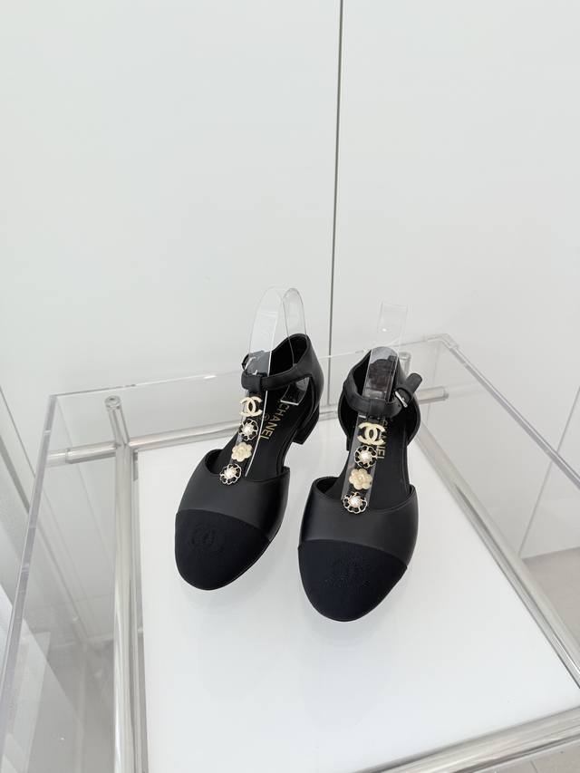 小香2025春季新品 ～～～小香新款！同原版1：1复制！非市场普通版本。 面料：羊皮 内里：羊皮 跟高：1.8Cm 大底：意大利皮底 码数：35-39 40定做