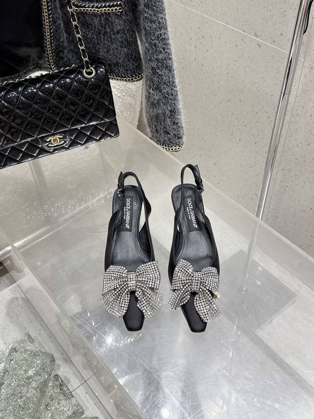 高版本出厂 & 2025春夏新品水钻蝴蝶结凉鞋 Dolce & Gabbana...Dg杜嘉班纳时装走秀款凉鞋！ 高级感拉满辣妹风#上脚好看‘显腿长的鞋子会为你