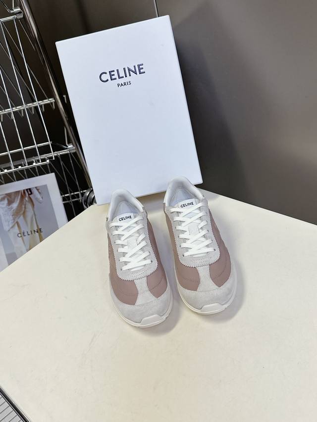 Celine思琳春夏最新款Racer系列 阿甘鞋 运动鞋 超多明星时尚博主种草 阿甘鞋鞋型设计经典永不过时 酷帅又百搭无论是运动风穿搭 还是日常出街的休闲装，它