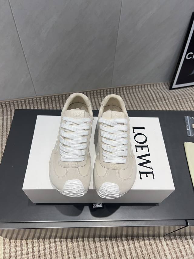 出厂:情侣 独家顶级版本 长期做货 Loewe罗意威德 Vs最新德训全系列 情侣皮面拼色德训鞋 全网最快购入原版开发，穿几年不过时的，超级经典系列，网红最热爱的