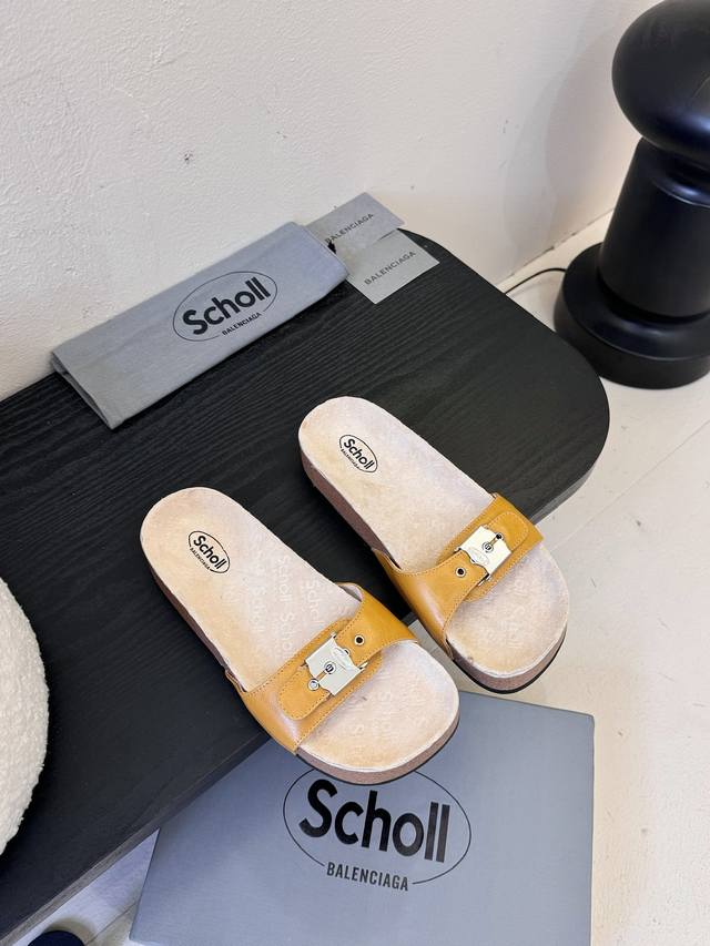 巴黎世家联名Scholl拖鞋新品 正品购入开发、完美复刻一比一做法、经典的线条设计、炒鸡百搭的一款弹力靴 网红博主小姐姐们的挚爱，社交平台的各种夸赞，人气超高质