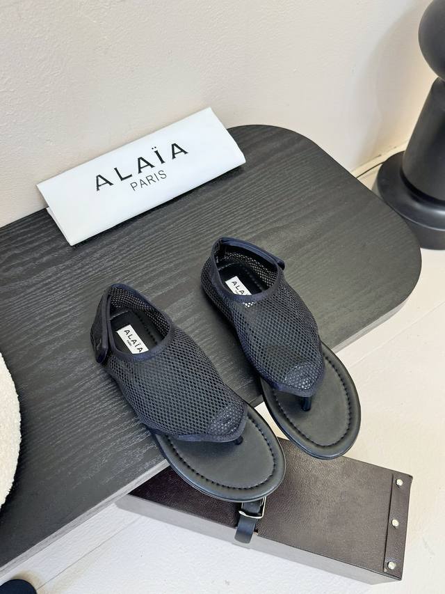 Alaia 25Ss 春夏季新款 明星同款 穿搭万金油 夹脚 渔网鞋 轻盈透气 夏日松弛美学透气网面日月光倾泻 交织出若隐若现的透感美学 网面设计 呼吸感拉满