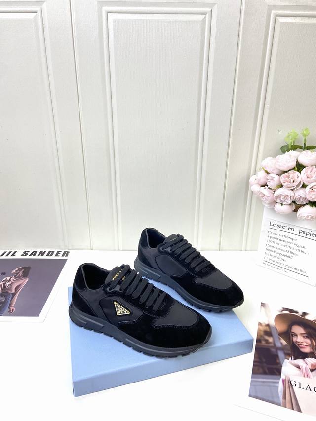 出厂价P 品牌：Prada 普拉达 等级： 原单品质 鞋面：原版牛皮 内里：原版水染牛皮+牛皮垫脚 原版：Tpu+发泡组合底 码数：35-41 40 41定做不