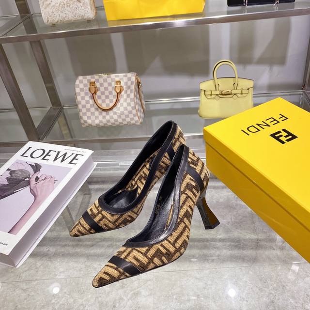 冲量价: 真皮底+40 Fw ：： Baguette 芬迪单鞋 Fendi Shoes Fall 芬 迪秋冬新款 Baguette 高跟鞋 海外定购原版 1：1