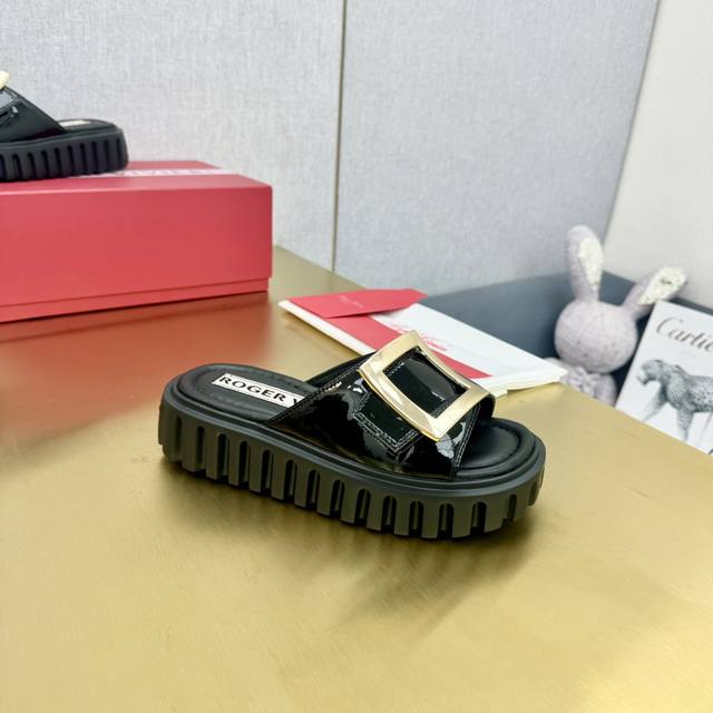 冲量价: * 春夏新款Rv女鞋Viv' Go-Thick金属扣皮革穆勒鞋 经典水钻扣拖鞋 最高版本 长期做货 牛皮原版复刻 版型超正 做工细节完美 搭配Vint