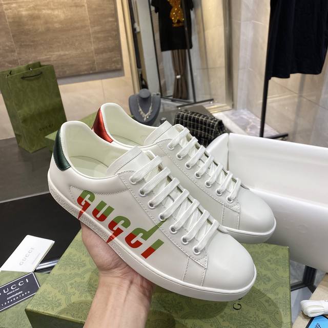 冲量价: 男款+10 Gucci倪妮同款Gg小白鞋，近几年一直火爆；新色更新不断；明星 网红 直播等必定种草打Call 经典时尚风格，5D绘图打印；电绣面等 原