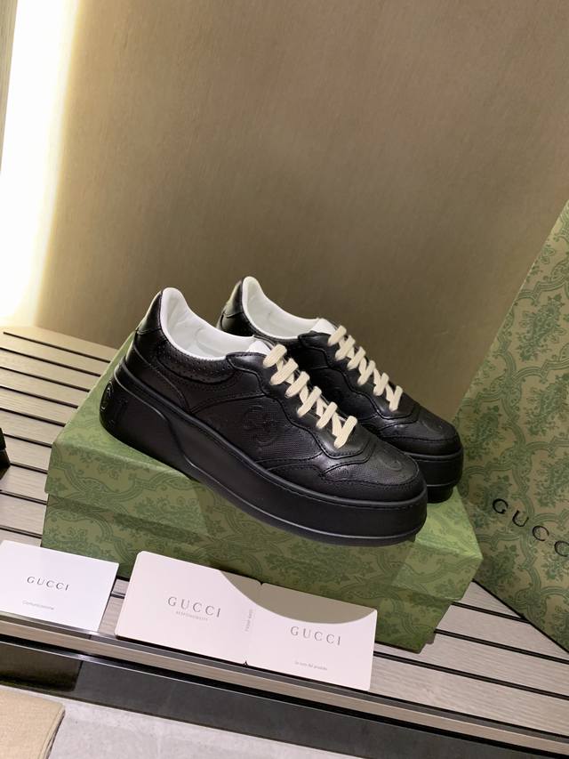 冲量价: 男款+10 Gucci 春夏新款休闲运动小白鞋，代购版原版一比一开模Ip轻料底！鞋面小牛皮，内里牛皮，垫脚牛皮 全套代购版本 码数：女35-40# 男